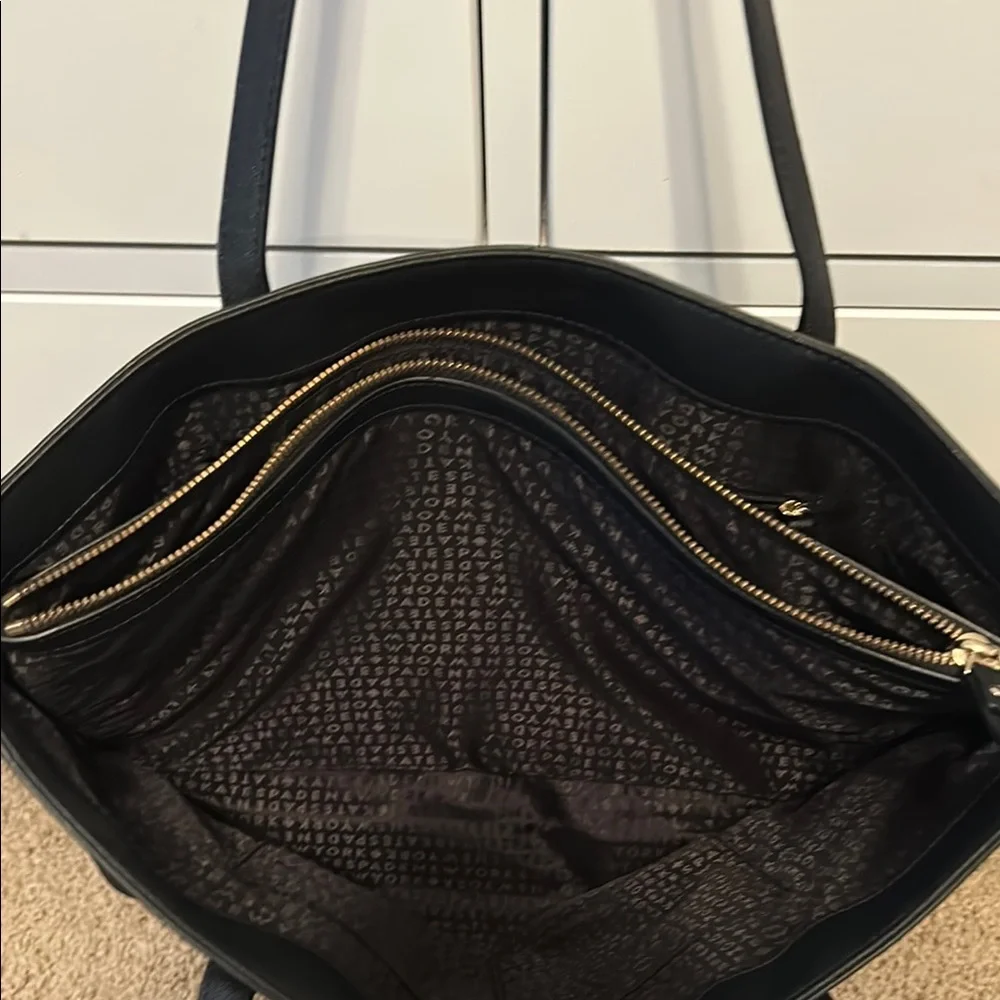 Kate Spade Black Tote Bag with Elegant Design - Picture 4 of 8